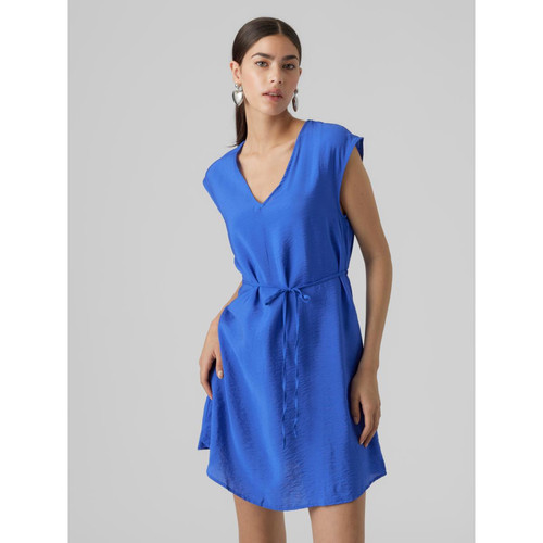 Vero Moda - Robe courte avec ceinture à la taille et dos ouvert - Robes courtes femme bleu