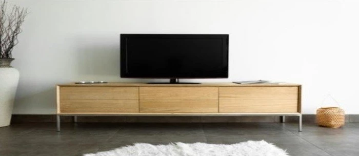 Meuble TV 2 portes, poignées et pieds en métal noir et bois de sapin  finition naturelle