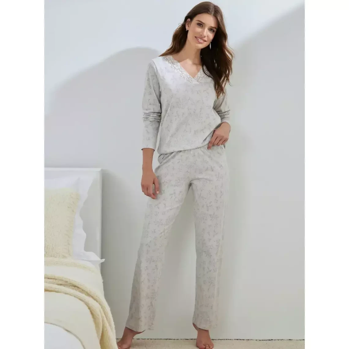 Ensemble de pyjamas sexy gris en dentelle pour femmes • Tous en Pyjama !