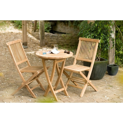Macabane - Ensemble table ronde + 2 chaises pliantes en teck massif Java - Teck - Table De Jardin Design