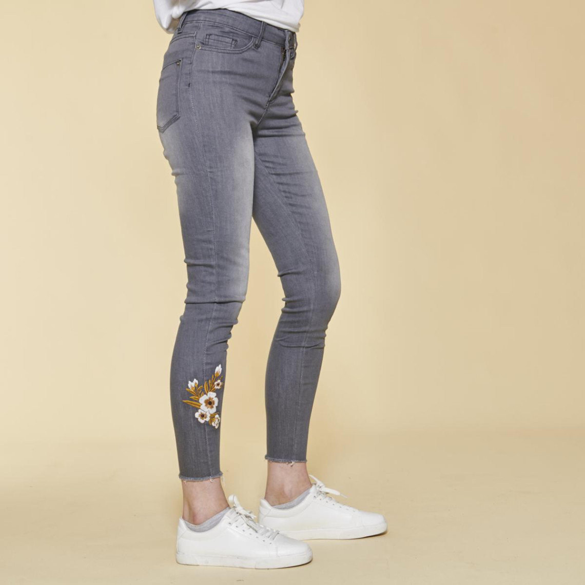 Jean skinny en jean avec jambe brodée pour femme