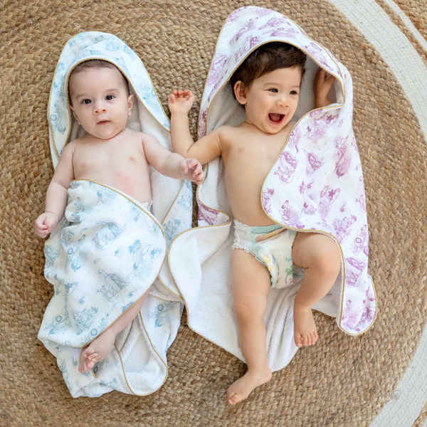 Cape de bain pour bébé Jouy bleu Bleu Tom & Mila LES ESSENTIELS ENFANTS