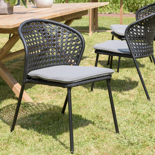 Macabane - Lot de 2 chaises rotin synthétique noir dossier arrondi ajouré MALO - Salon De Jardin Design