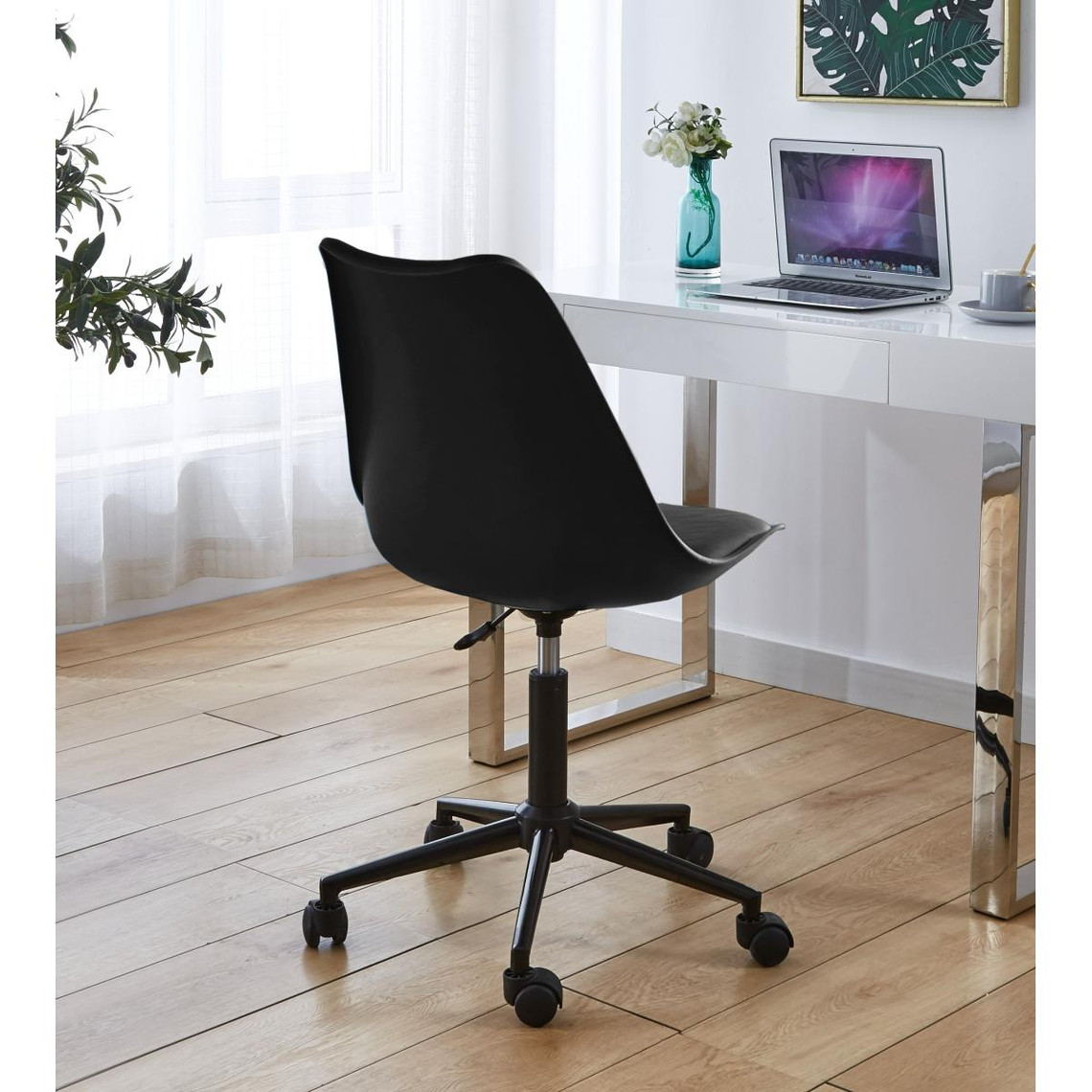 chaise de bureau réglable en métal noire