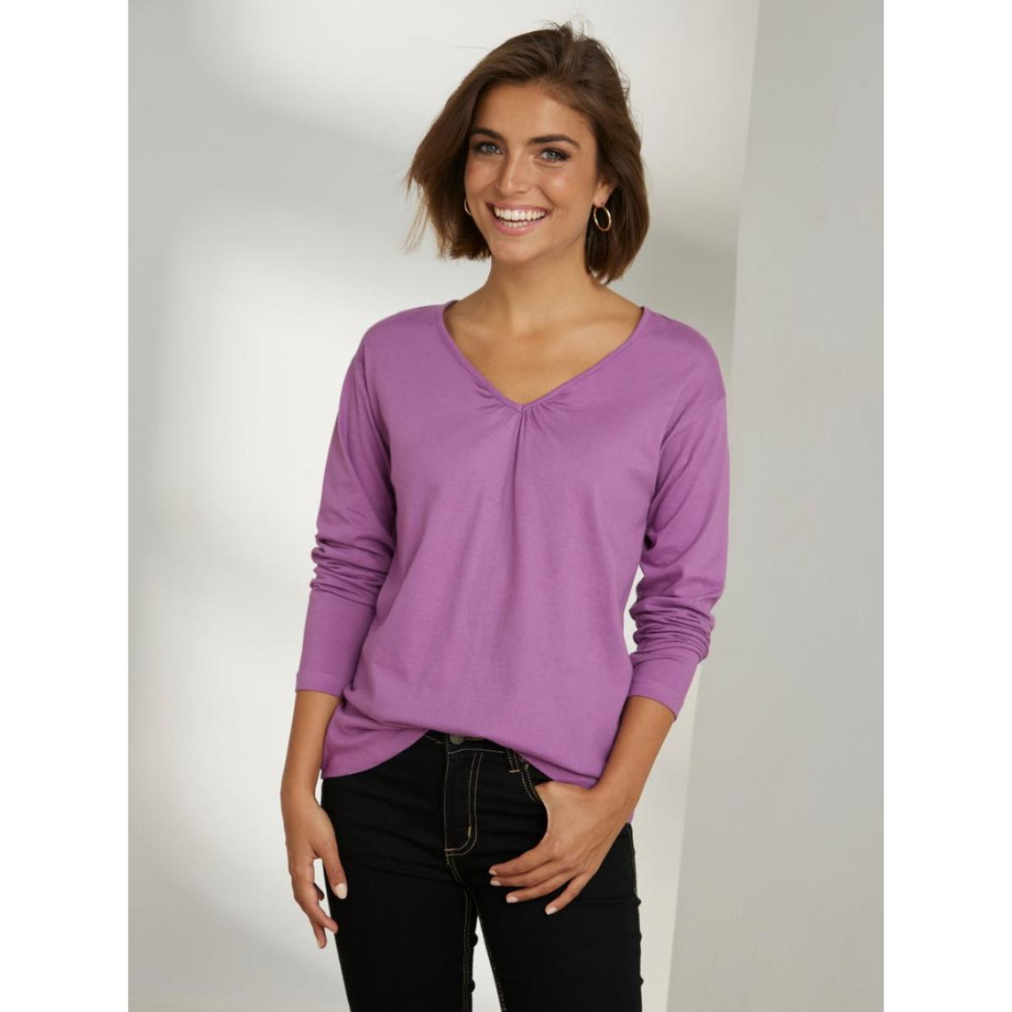 T-shirt à manches longues et col en V avec encolure froncée violet