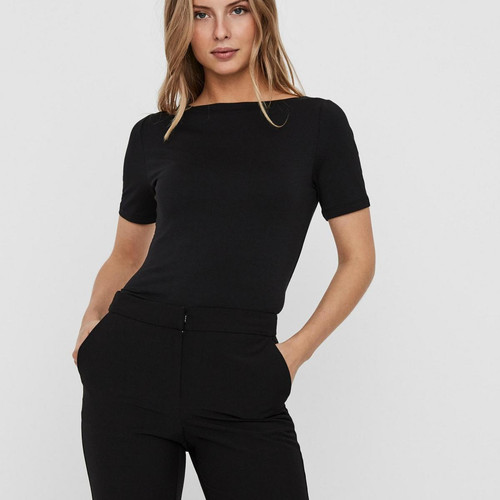 T-shirt Slim Fit Col bateau Manches courtes Longueur regular noir en coton modal Vero Moda Mode femme